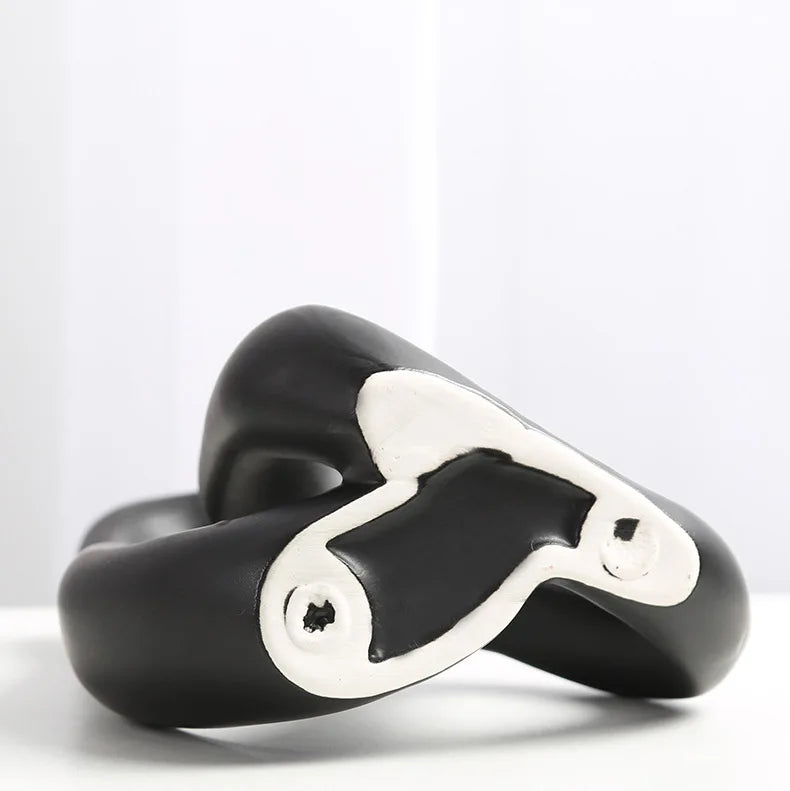 Nordic Ceramic Interlock Vase – Perfect for Bridal Showers, Weddings, Gifts, and Home Décor